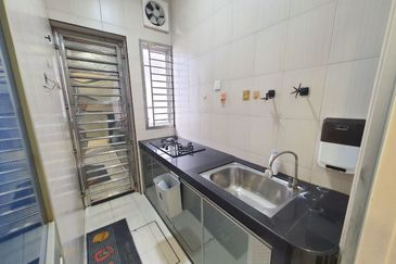 Jalan Setia Tropika 3/12