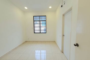 Jalan Setia Tropika 3/12