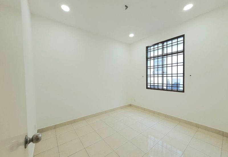 Jalan Setia Tropika 3/12