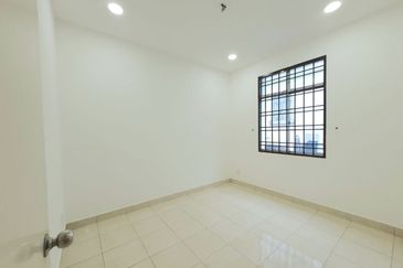 Jalan Setia Tropika 3/12