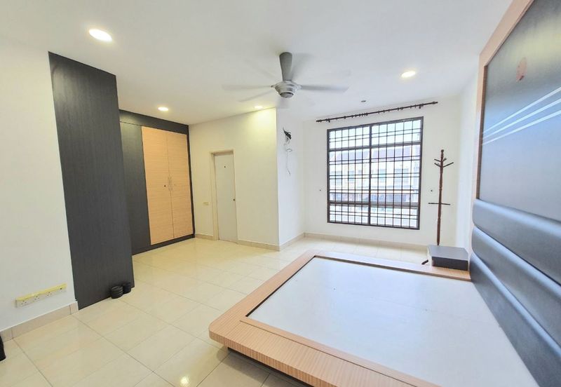 Jalan Setia Tropika 3/12