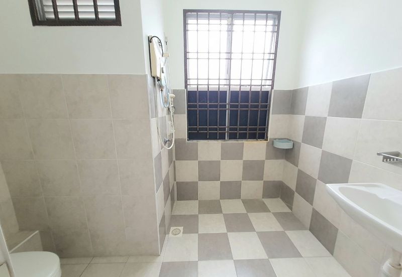 Jalan Setia Tropika 3/12