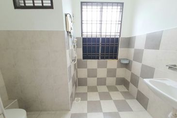 Jalan Setia Tropika 3/12