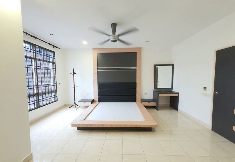 Jalan Setia Tropika 3/12