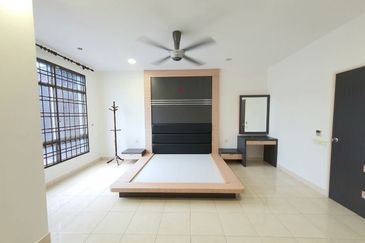 Jalan Setia Tropika 3/12