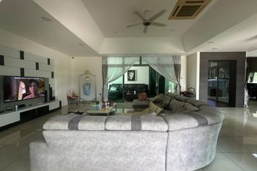 Jalan Setia Tropika 15