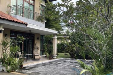 FLORA TROPIKA (THE THOMPSON)