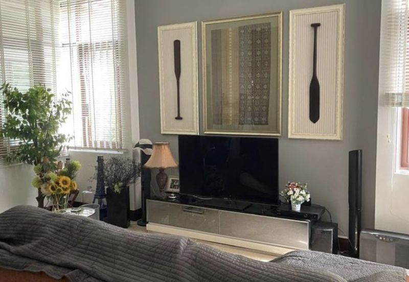 FLORA TROPIKA (THE THOMPSON)