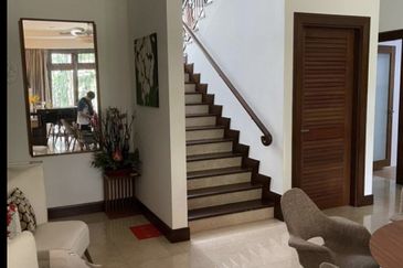 FLORA TROPIKA (THE THOMPSON)