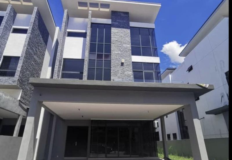 PINGGIRAN GOLF TROPIKA, IPOH