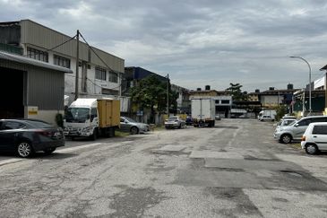 Factory lot at Chandran Raya Industry Menglembu