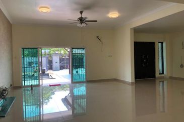 Nice renovated semi D