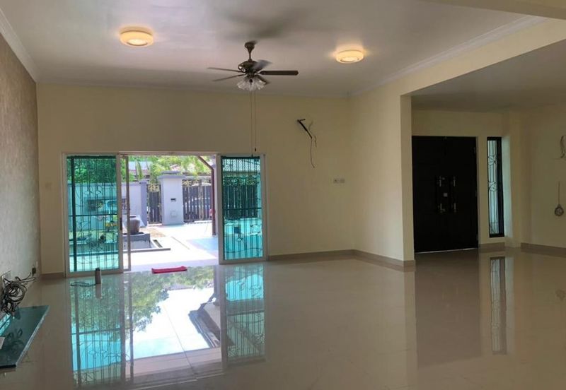 Nice renovated semi D