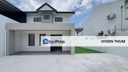 Newly refurbished renovated 22x75ft End Lot with extra land Tmn Menara Maju Klang , Selangor, Klang