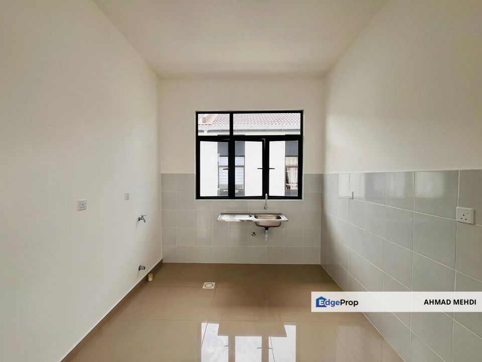 [FOR SALE] END LOT CO-HOME AT REGENT GARDEN - 500K, Selangor, Bandar Puncak Alam