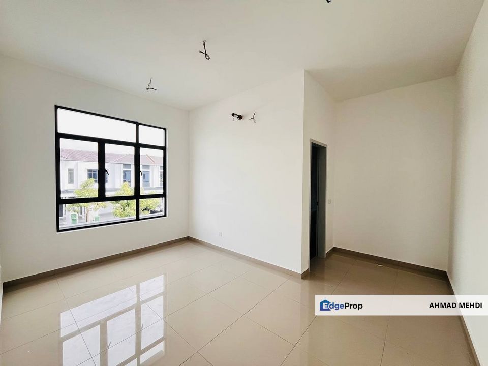 [FOR SALE] END LOT CO-HOME AT REGENT GARDEN - 500K, Selangor, Bandar Puncak Alam