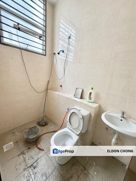 Full Loan , 3 Storey Terrace 7rooms 7baths , Bangi Avenue , Seri Putra, Selangor, Kajang