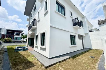 Akira @ 16 Sierra (Sierra 9)