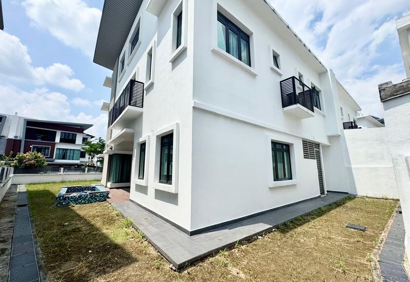 Akira @ 16 Sierra (Sierra 9)