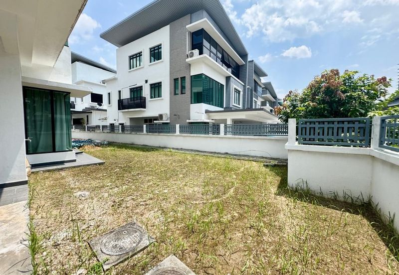 Akira @ 16 Sierra (Sierra 9)