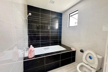 Akira @ 16 Sierra (Sierra 9)