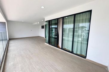 Akira @ 16 Sierra (Sierra 9)