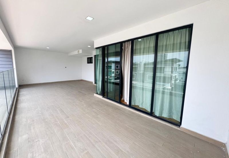 Akira @ 16 Sierra (Sierra 9)