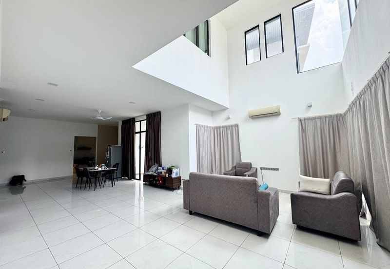 Akira @ 16 Sierra (Sierra 9)