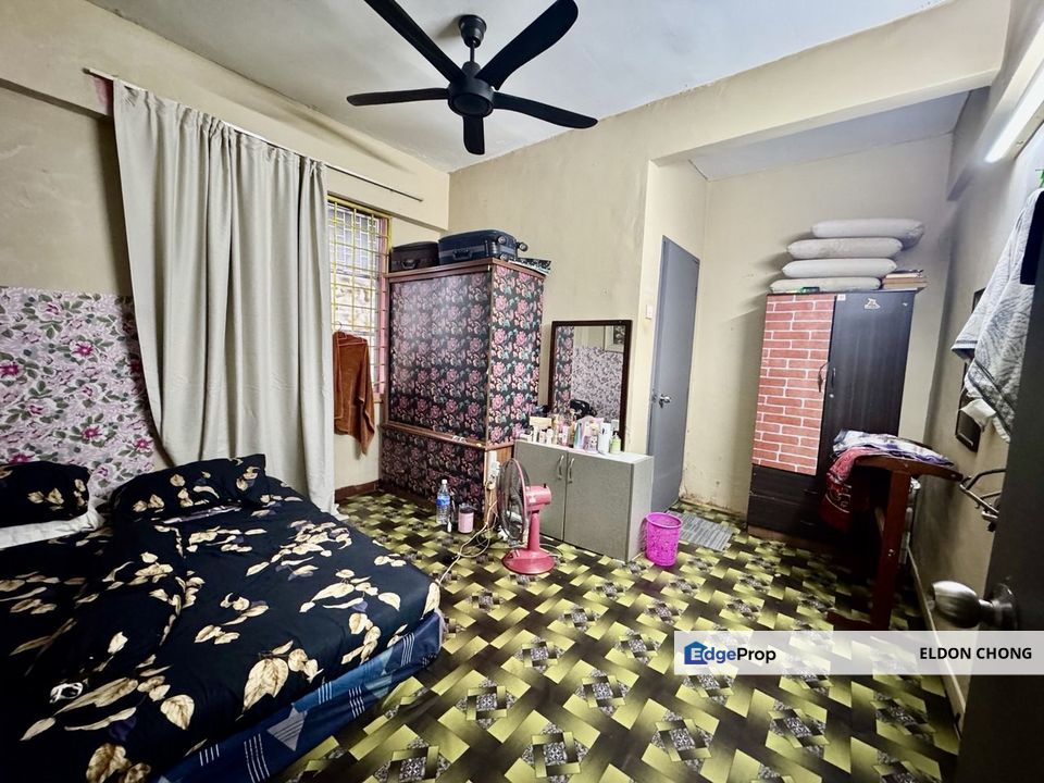 Facing Main Road , 3room 2bath Shop Apartment , Seksyen 15 Baru Bangi , Selangor, Bangi