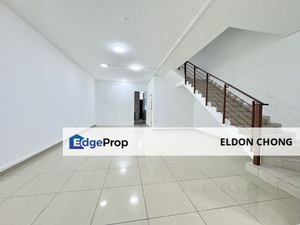 New Paint , 3 Storey 7room 7bath , Bangi Avenue , Seri Putra, Selangor, Kajang