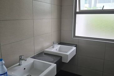 Lake Point Residence