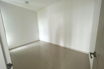 The M @ Medini Macrolink