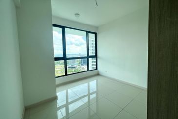 The M @ Medini Macrolink