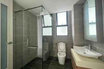 The M @ Medini Macrolink