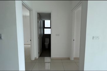 The M @ Medini Macrolink