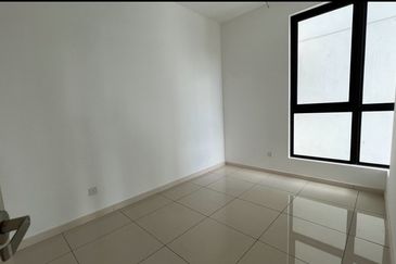 The M @ Medini Macrolink