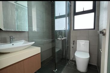 The M @ Medini Macrolink