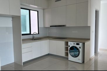 The M @ Medini Macrolink