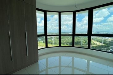 The M @ Medini Macrolink