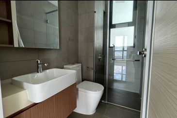 The M @ Medini Macrolink