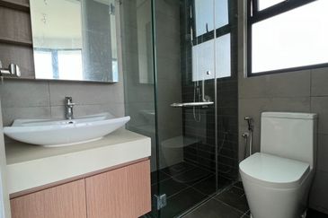 The M @ Medini Macrolink