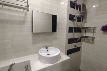 D'Summit Residences @ Kempas Utama