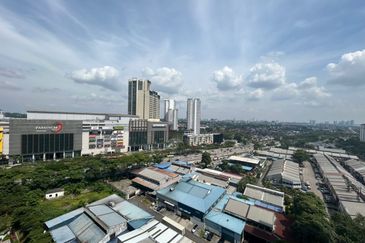 Dedaun Hijau (Greenfield Regency)