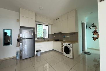 The M @ Medini Macrolink