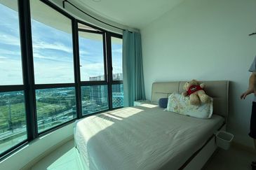 The M @ Medini Macrolink