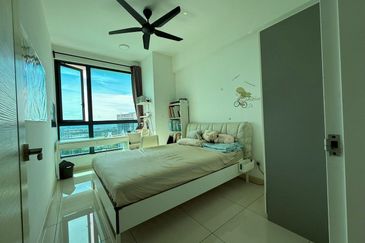 The M @ Medini Macrolink