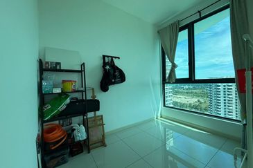 The M @ Medini Macrolink