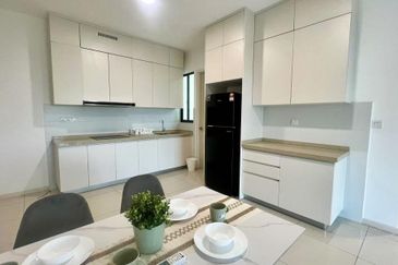 The M @ Medini Macrolink