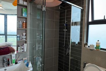 The M @ Medini Macrolink