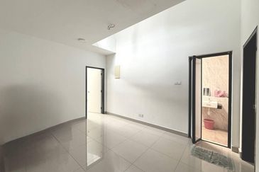 Jalan Straits View 1